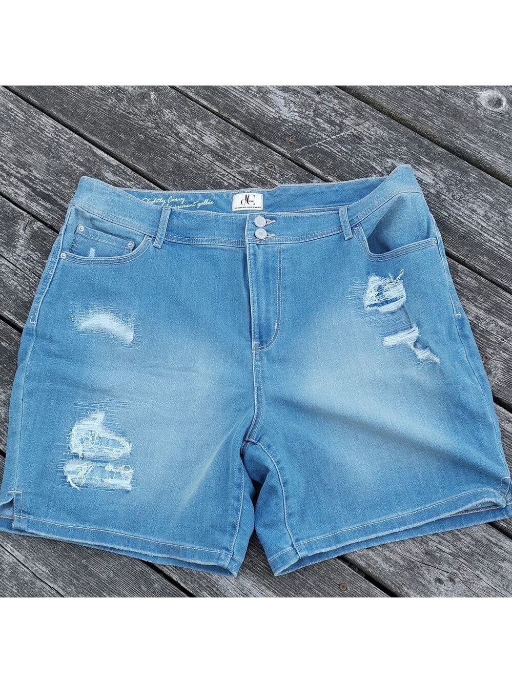DC slightly curvy light denim with distressing. 5 pockets jean shorts.Size 20